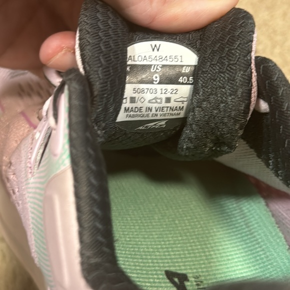 Barely used altras - Picture 7 of 8